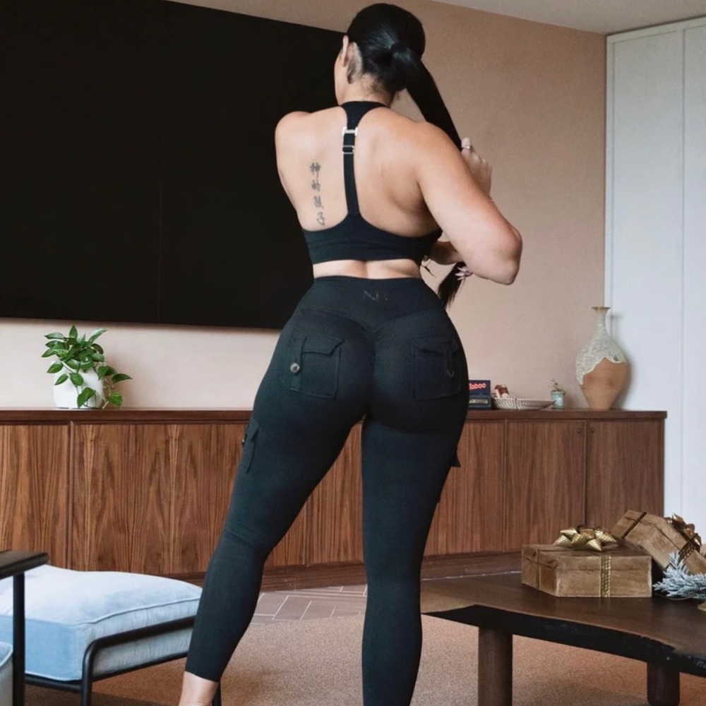 Noireblanc scrunch booty black packet legging